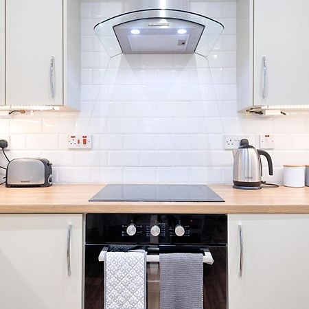 Large Green Garden, 4 Bedrooms, Sleeps 8 Swansea Exterior photo