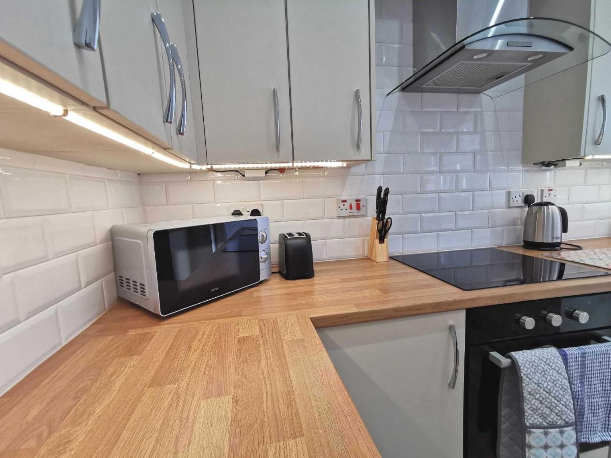 Large Green Garden, 4 Bedrooms, Sleeps 8 Swansea Exterior photo