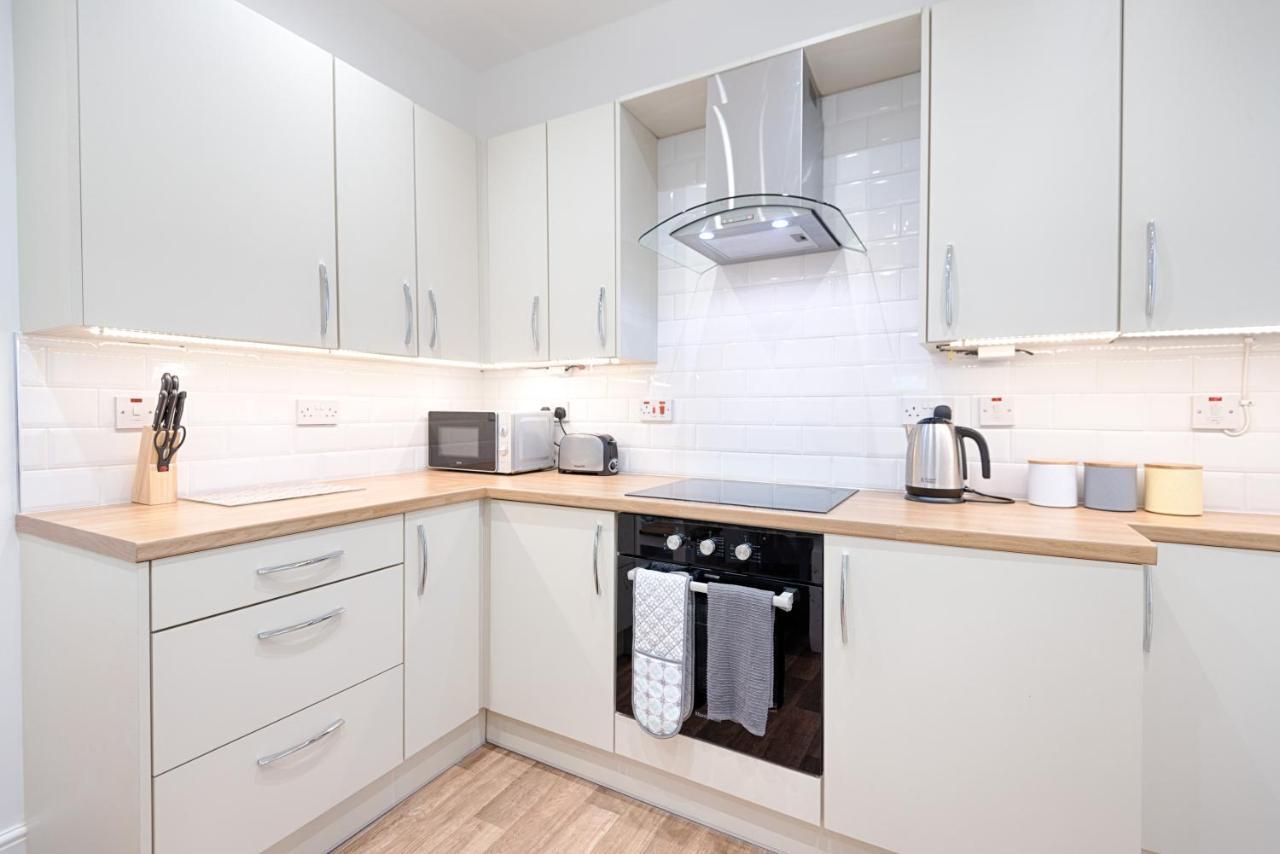 Large Green Garden, 4 Bedrooms, Sleeps 8 Swansea Exterior photo