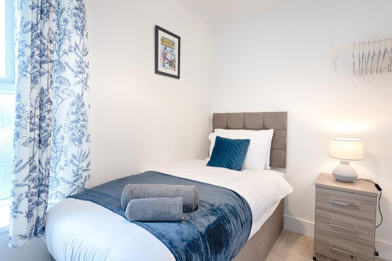 Large Green Garden, 4 Bedrooms, Sleeps 8 Swansea Exterior photo