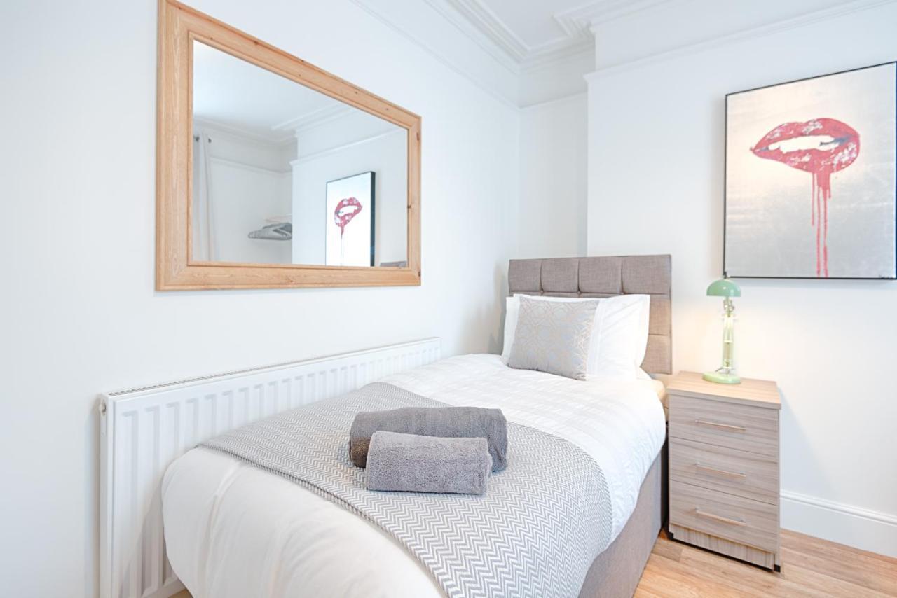 Large Green Garden, 4 Bedrooms, Sleeps 8 Swansea Exterior photo